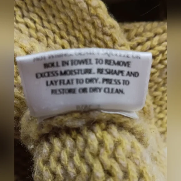 Eileen Fisher Women's (Size L) Green V-Neck Italian Yarn Sweater - Picture 5 of 8